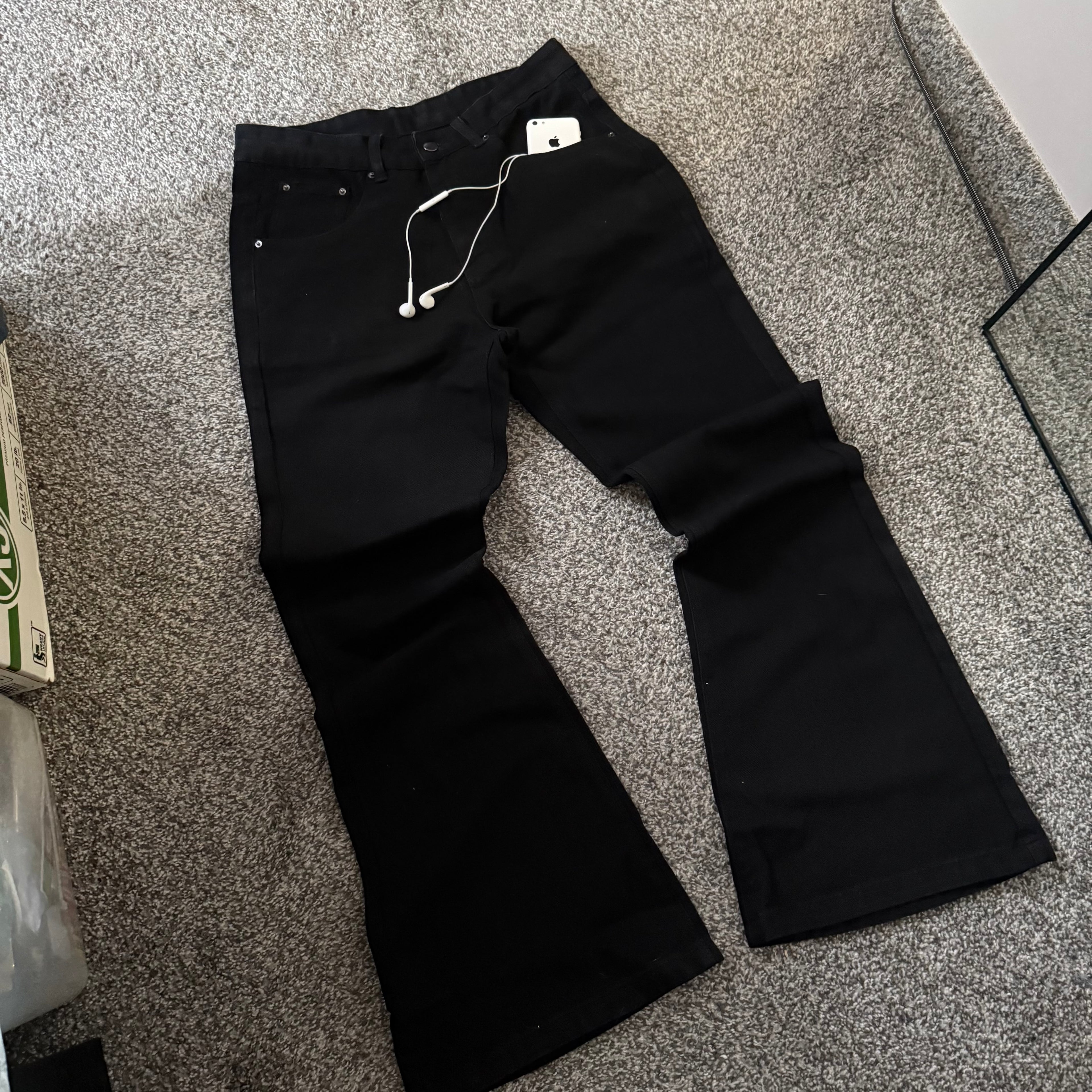 “lost” flare jeans