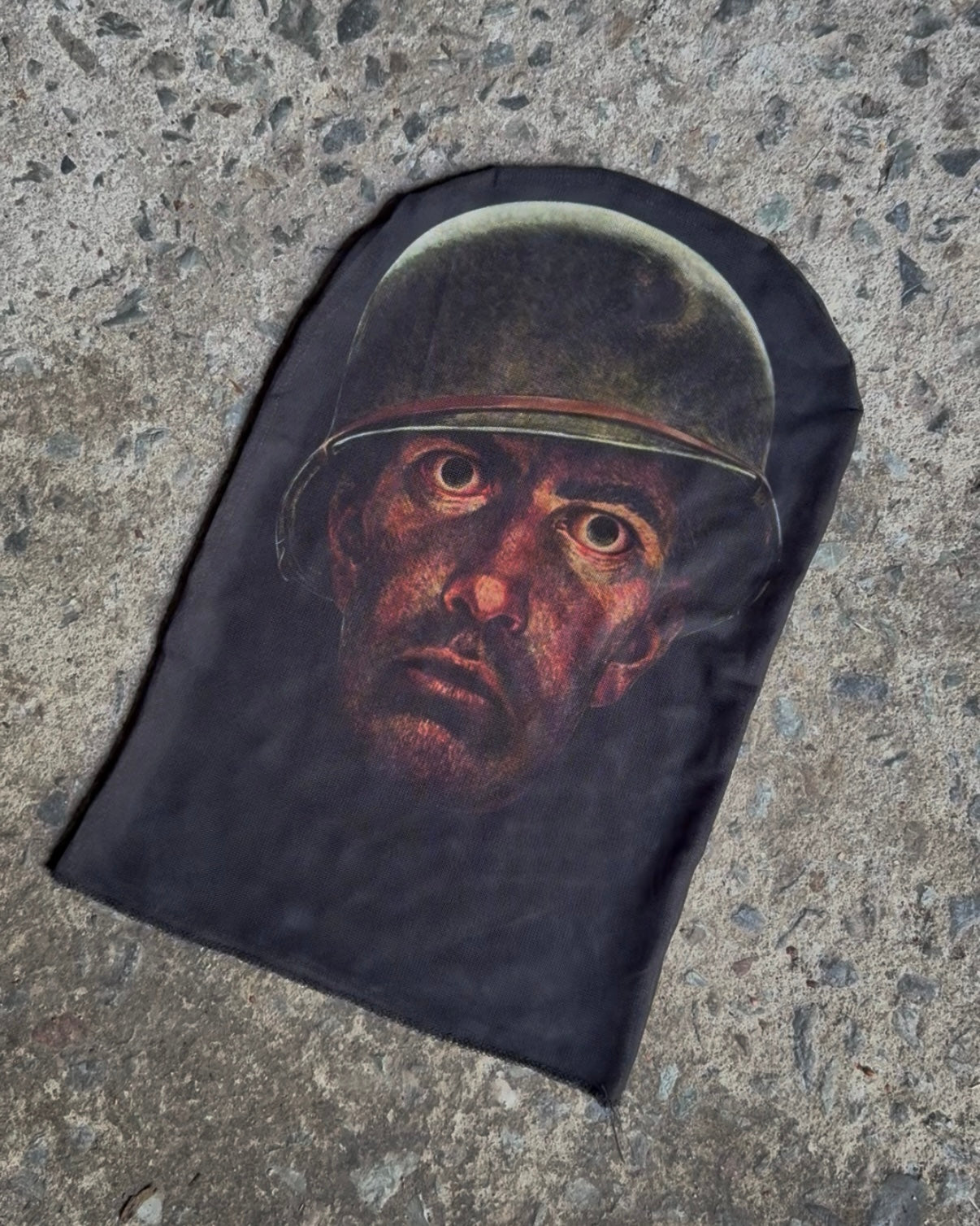 “Stare” mask